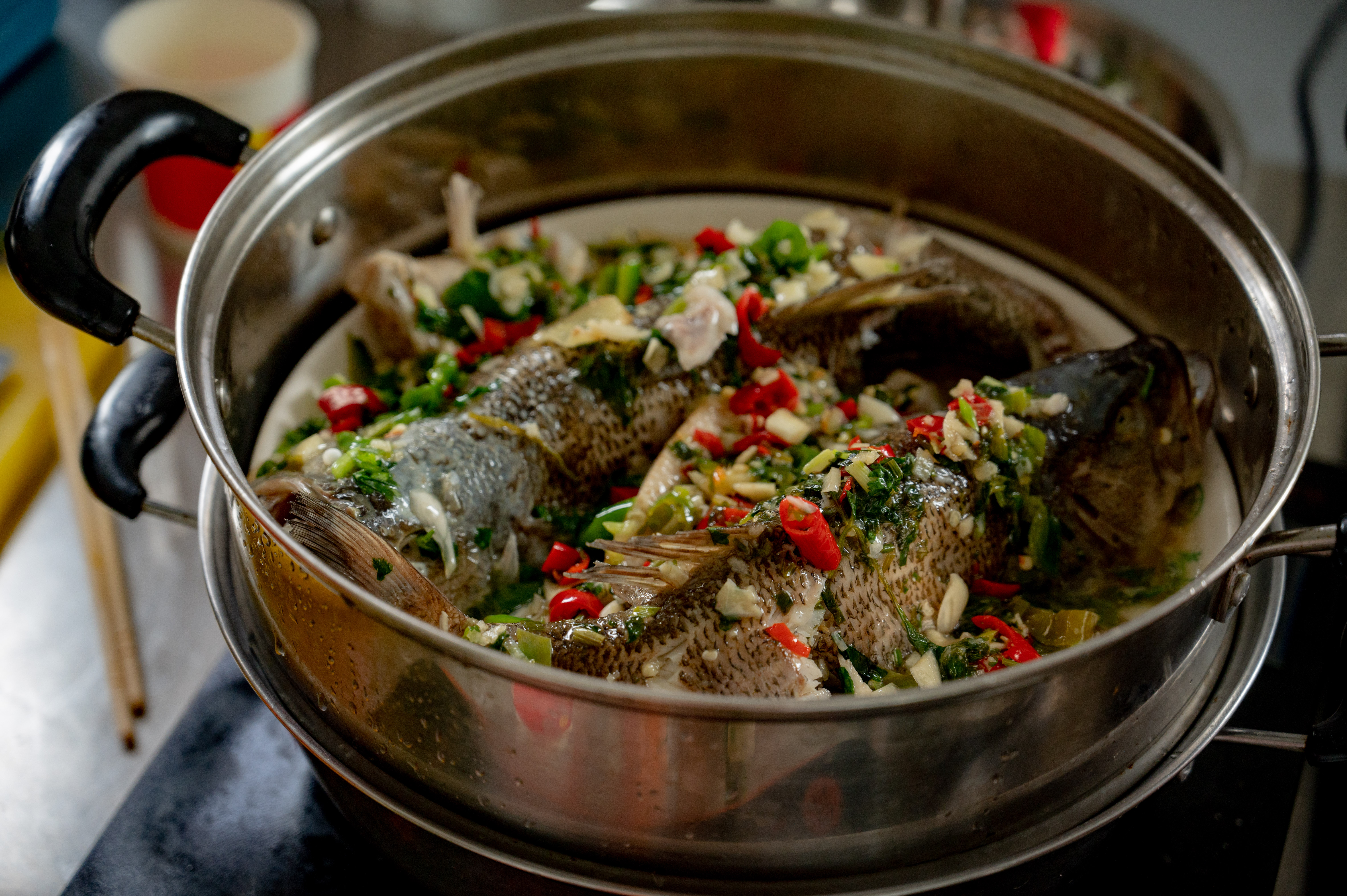 蒸鱼(学通社记者 梁雨霏 摄)